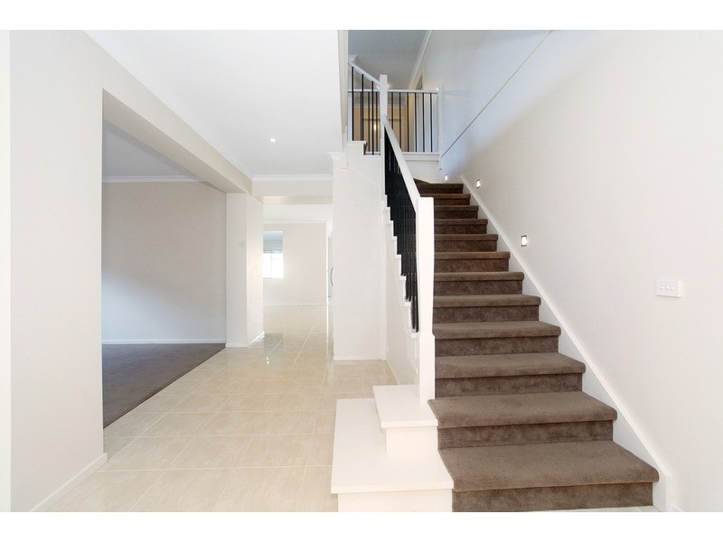 8 Kingsford Drive, Point Cook VIC 3030