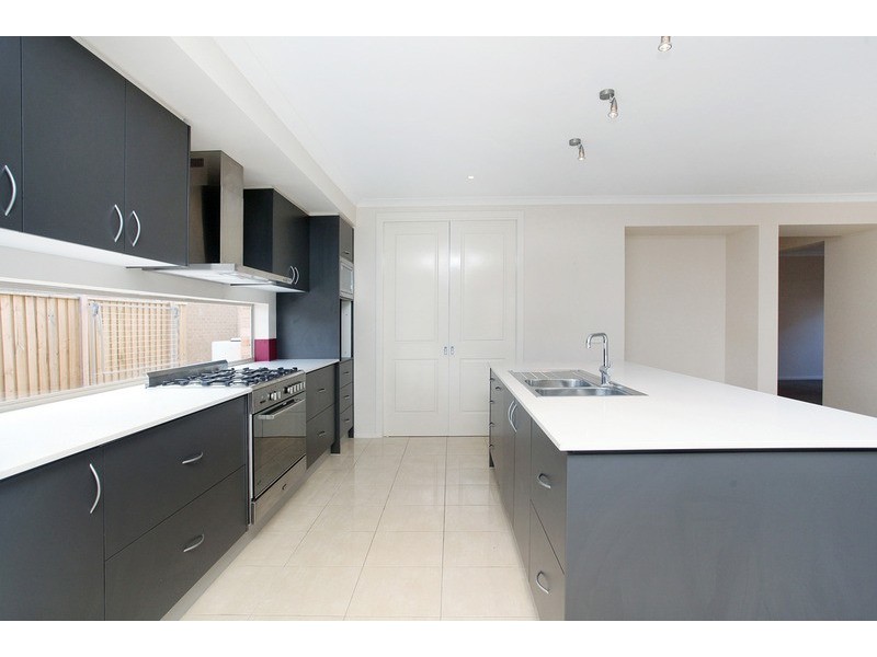 8 Kingsford Drive, Point Cook VIC 3030