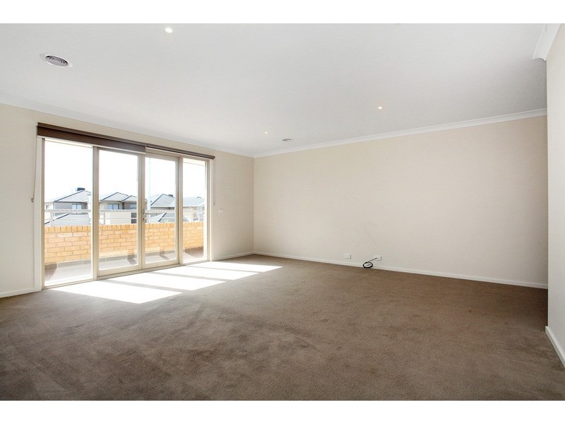 8 Kingsford Drive, Point Cook VIC 3030