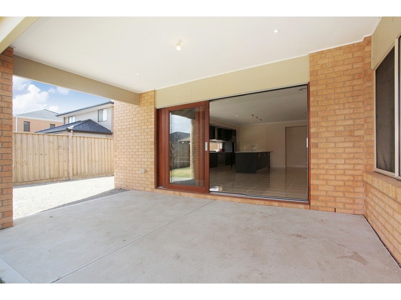 8 Kingsford Drive, Point Cook VIC 3030