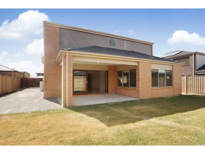 8 Kingsford Drive, Point Cook VIC 3030