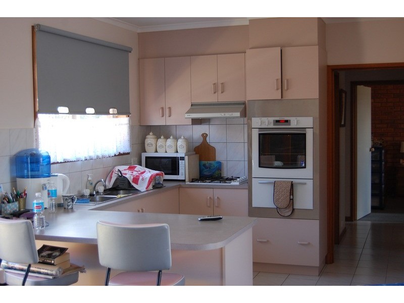 2/227 Princes Highway, Werribee VIC 3030