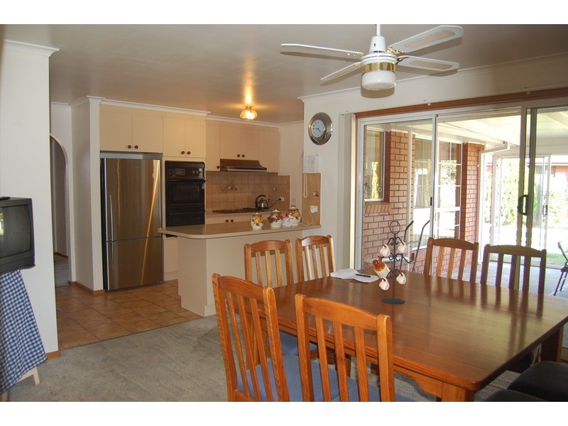 8 Hotham Crescent, Hoppers Crossing VIC 3029