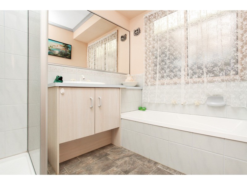 102 Cambridge Crescent, Wyndham Vale VIC 3024