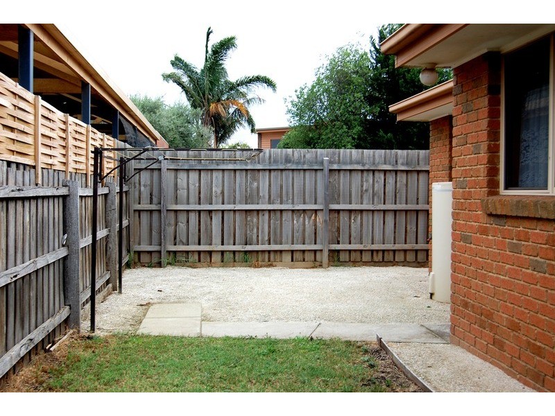 2/73 Greaves Street, Werribee VIC 3030