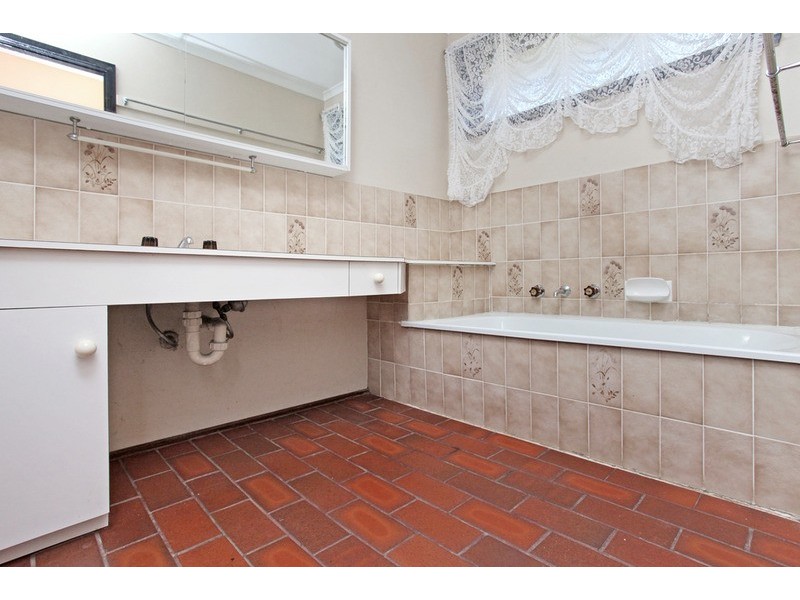 27 Lansell Road, Wyndham Vale VIC 3024