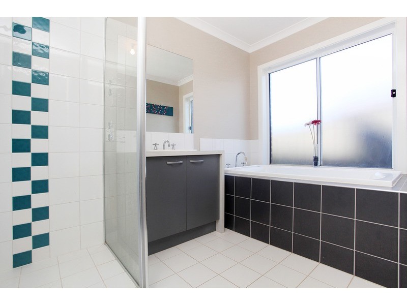 8 Nighthawk Road, Tarneit VIC 3029