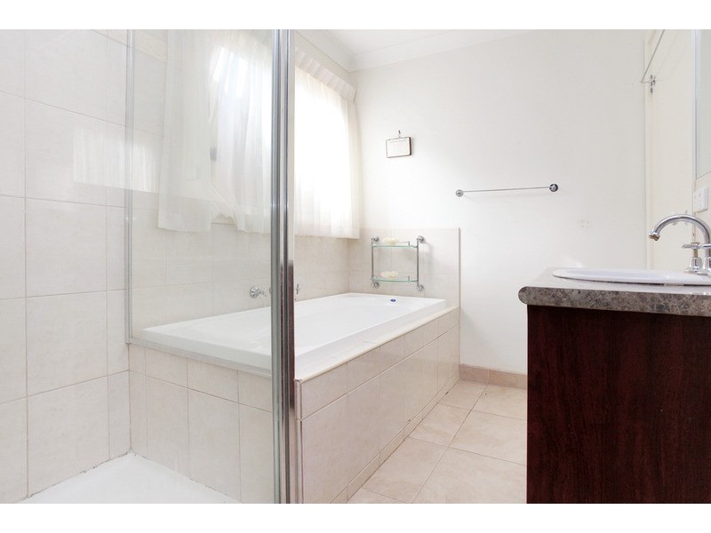 2/12 Halladale Avenue, Wyndham Vale VIC 3024