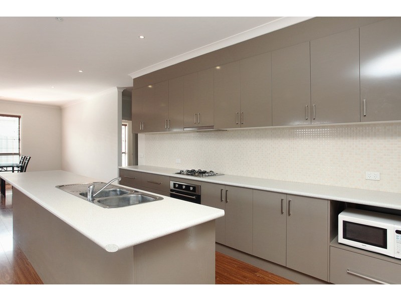 6 Finsbury Crescent, Wyndham Vale VIC 3024