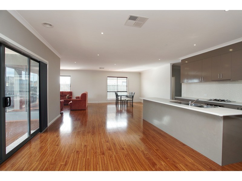 6 Finsbury Crescent, Wyndham Vale VIC 3024