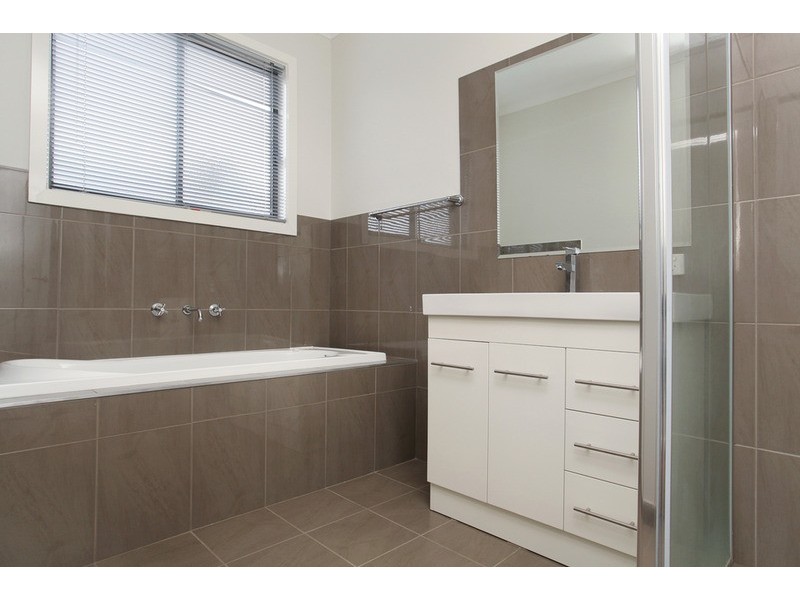 6 Finsbury Crescent, Wyndham Vale VIC 3024