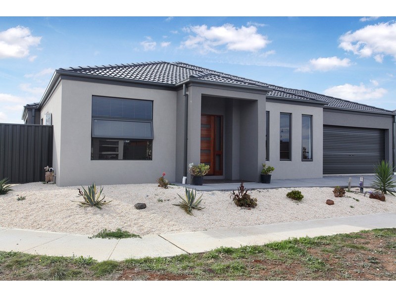 6 Finsbury Crescent, Wyndham Vale VIC 3024