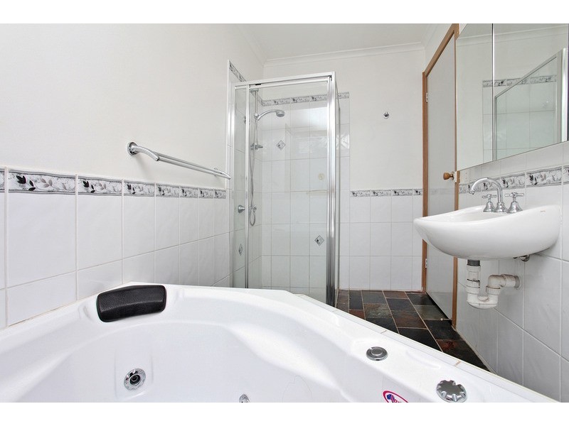 24 Julier Crescent, Hoppers Crossing VIC 3029