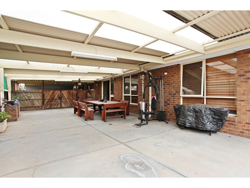 24 Julier Crescent, Hoppers Crossing VIC 3029