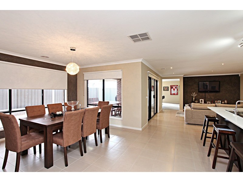 18 Brockwell Crescent, Wyndham Vale VIC 3024