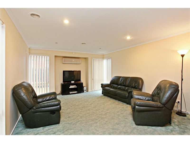 33 Breton Drive, Hoppers Crossing VIC 3029