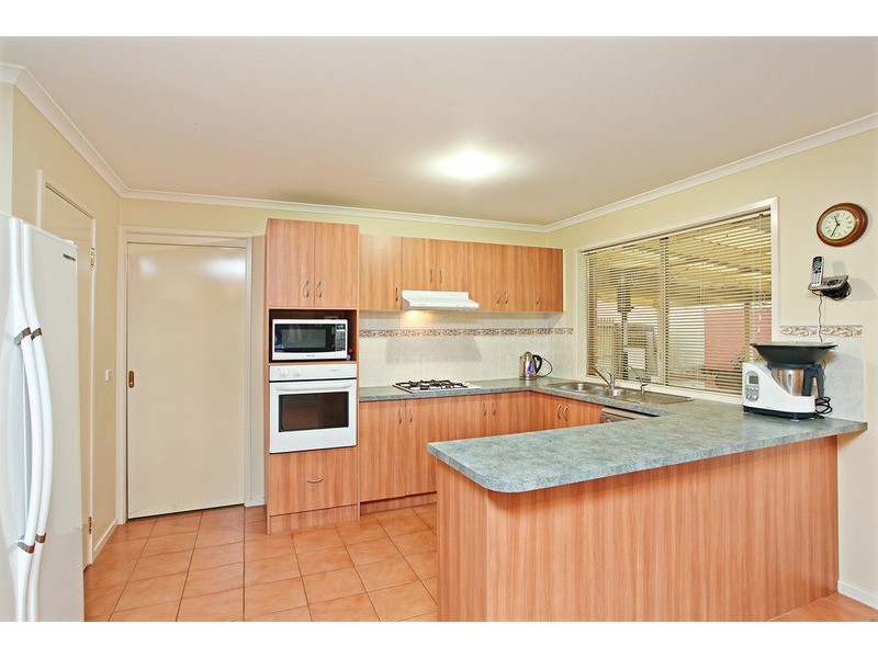 33 Breton Drive, Hoppers Crossing VIC 3029