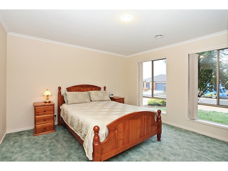 33 Breton Drive, Hoppers Crossing VIC 3029