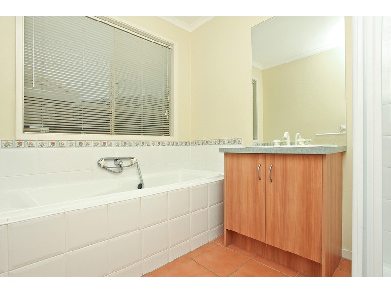 33 Breton Drive, Hoppers Crossing VIC 3029