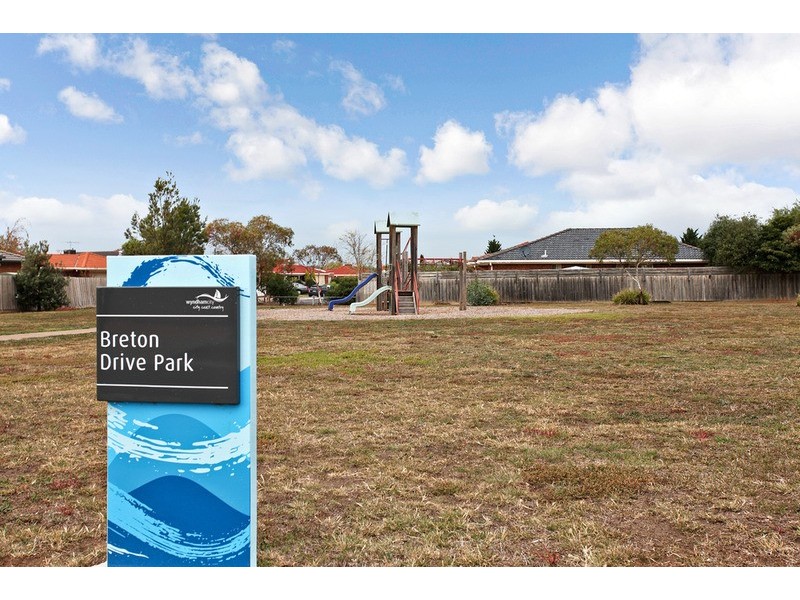 33 Breton Drive, Hoppers Crossing VIC 3029