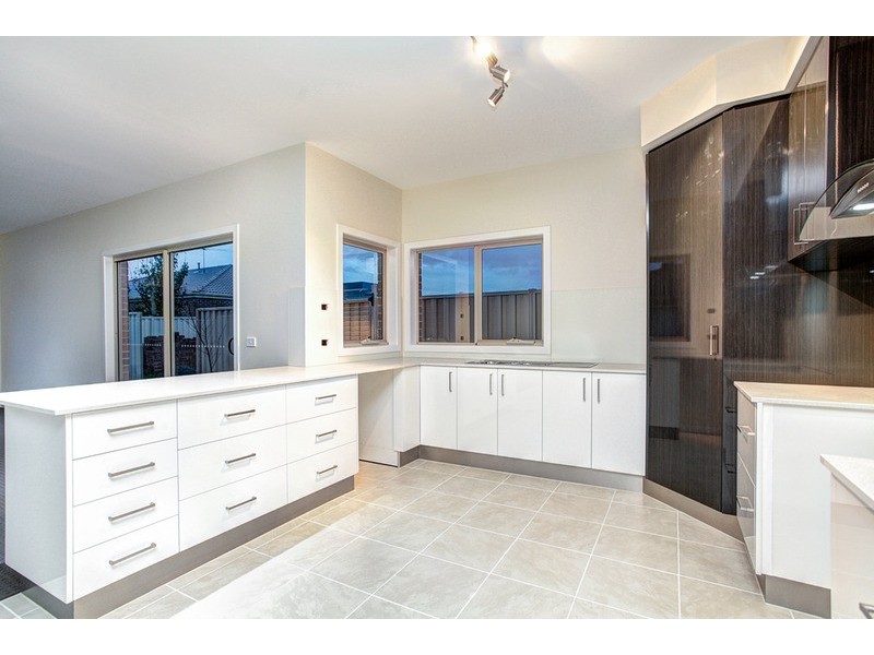 1 and 2 / 4 Tedesco Court, Werribee VIC 3030