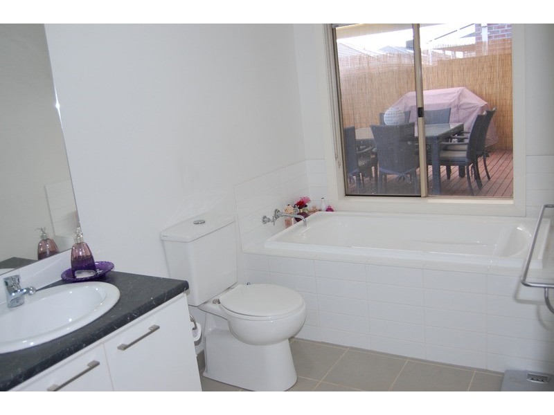 8 Beltana Avenue, Tarneit VIC 3029