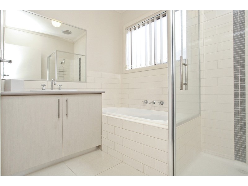 24 Tony Drive, Truganina VIC 3029