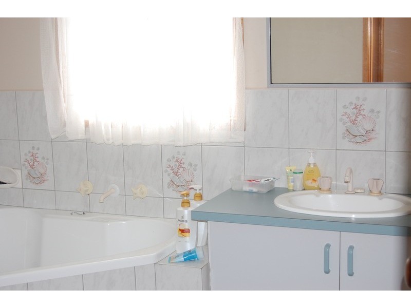 1/73 Greaves  Street, Werribee VIC 3030