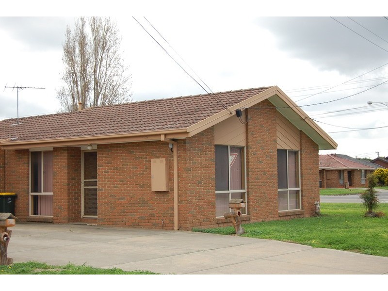 1/73 Greaves  Street, Werribee VIC 3030