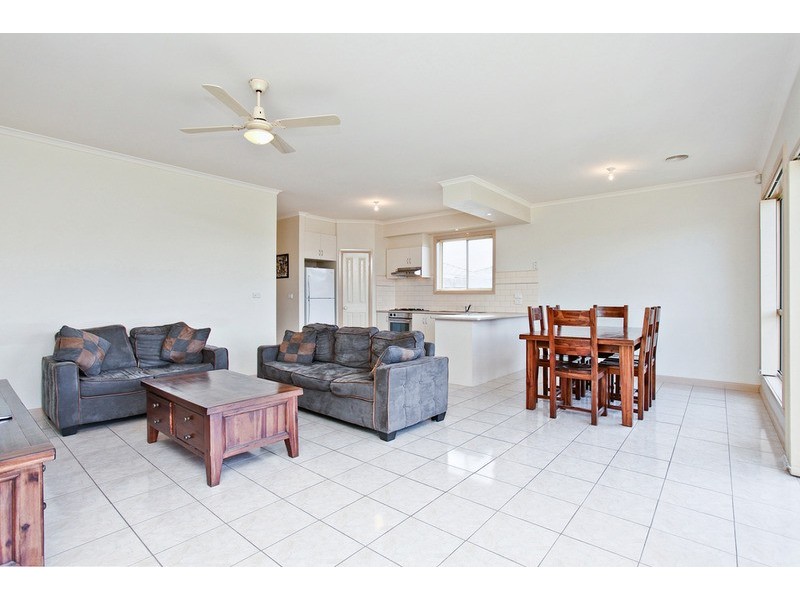 2/27 Harmony Drive, Tarneit VIC 3029