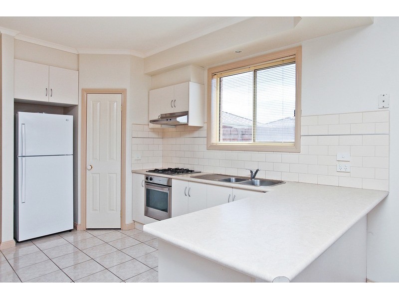 2/27 Harmony Drive, Tarneit VIC 3029