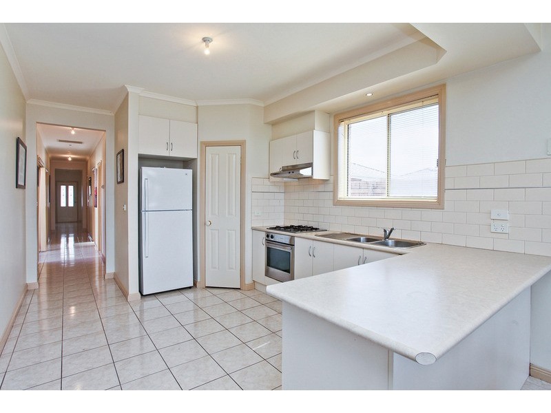 2/27 Harmony Drive, Tarneit VIC 3029