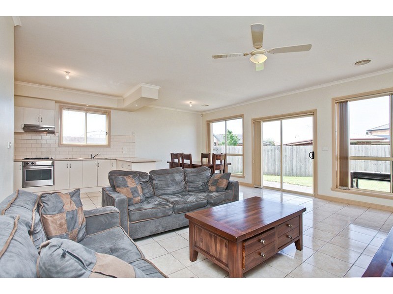 2/27 Harmony Drive, Tarneit VIC 3029