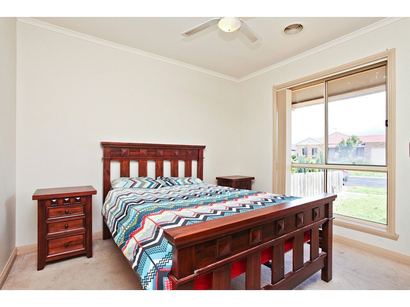2/27 Harmony Drive, Tarneit VIC 3029