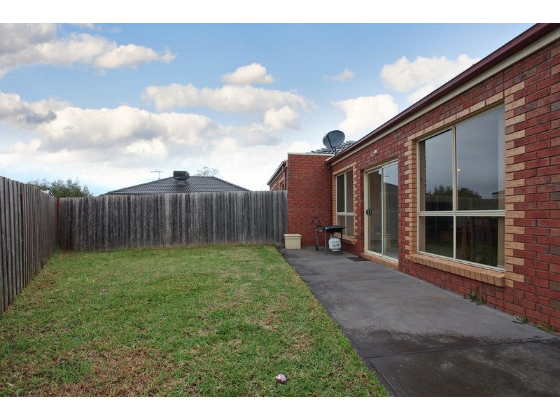 2/27 Harmony Drive, Tarneit VIC 3029