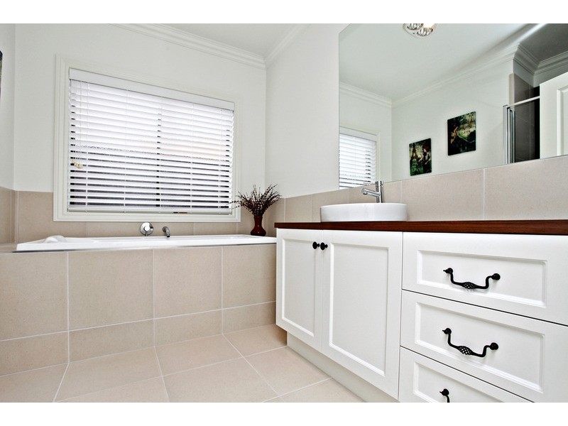 2 Tilwinda  Place, Truganina VIC 3029