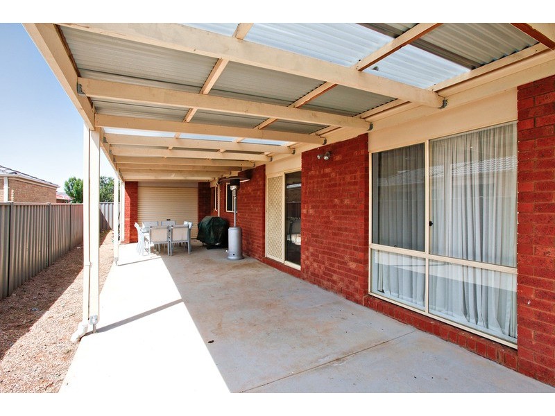 24 Tarragon Drive, Tarneit VIC 3029