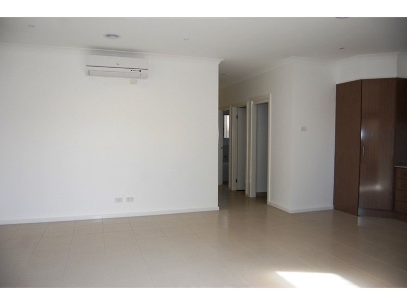 3/32 La Coruna Gardens, Point Cook VIC 3030