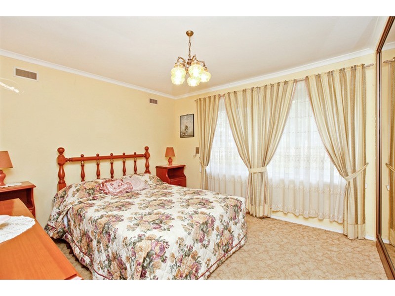 10 Hovell Street, Deer Park VIC 3023