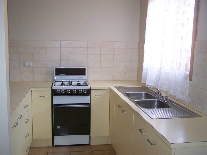 2/285 Princes Highway, Werribee VIC 3030