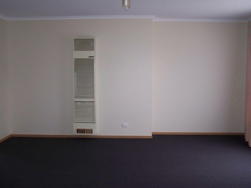 2/285 Princes Highway, Werribee VIC 3030