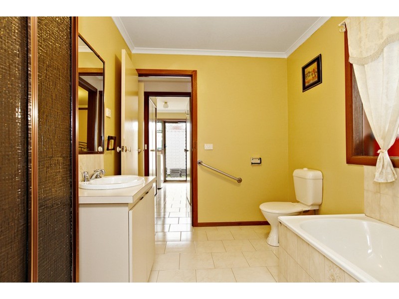 2/17 Cameron  Drive, Hoppers Crossing VIC 3029