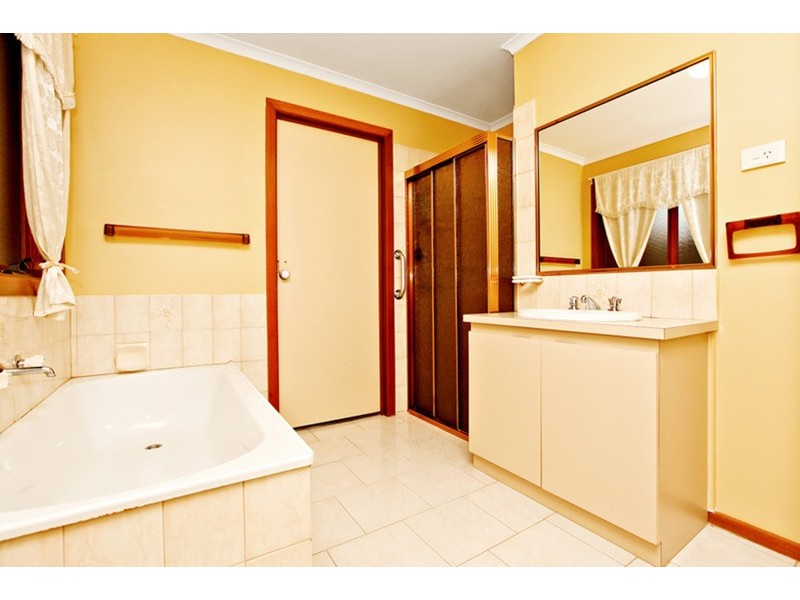 2/17 Cameron  Drive, Hoppers Crossing VIC 3029