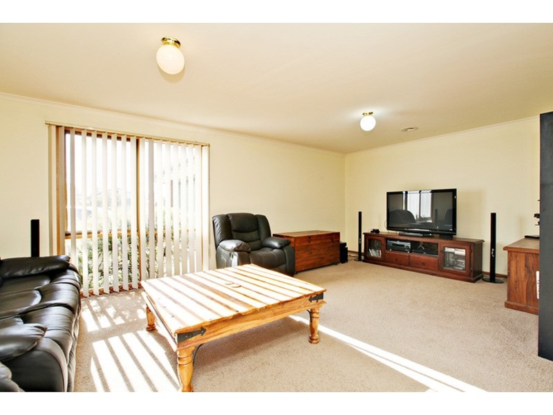 54 Maple Crescent, Hoppers Crossing VIC 3029