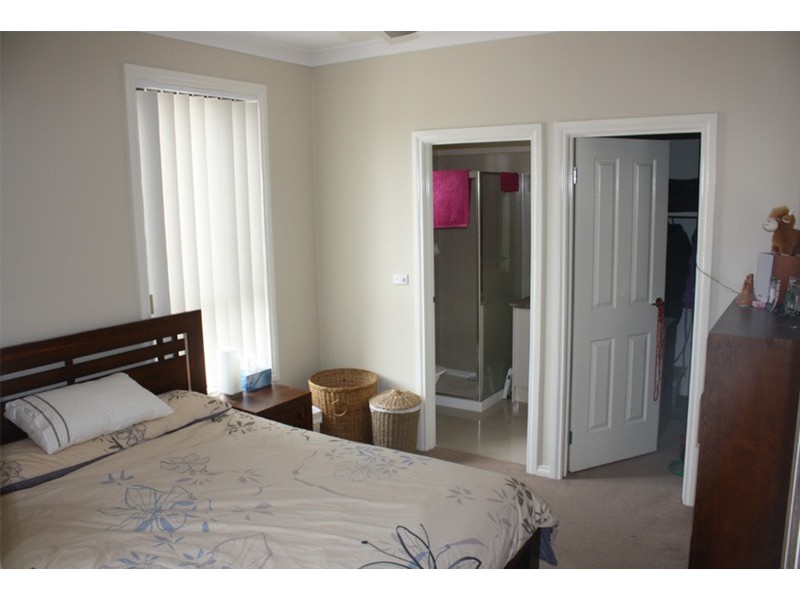 2/22 Bridlepath Drive, Truganina VIC 3029