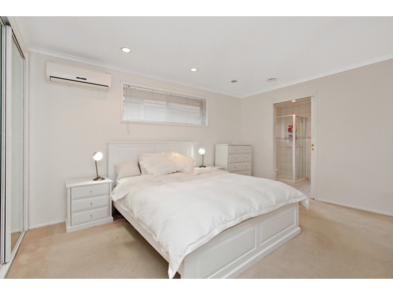 34 Durham Crescent, Hoppers Crossing VIC 3029