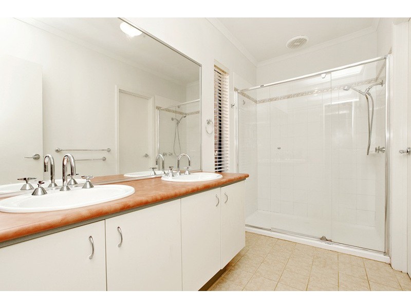 16 Eucumbene Road, Wyndham Vale VIC 3024