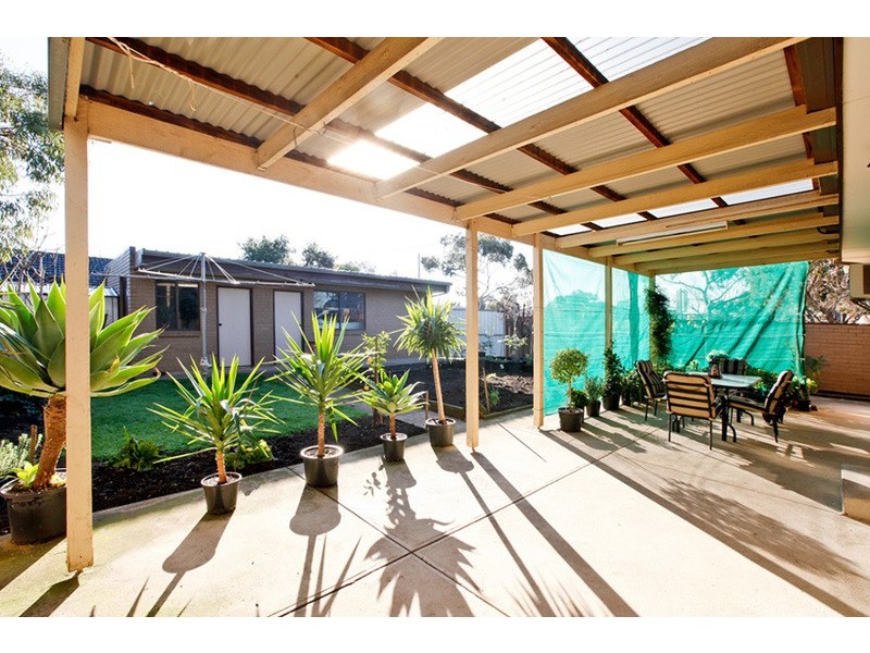 2 Cameron Avenue, Altona Meadows VIC 3028