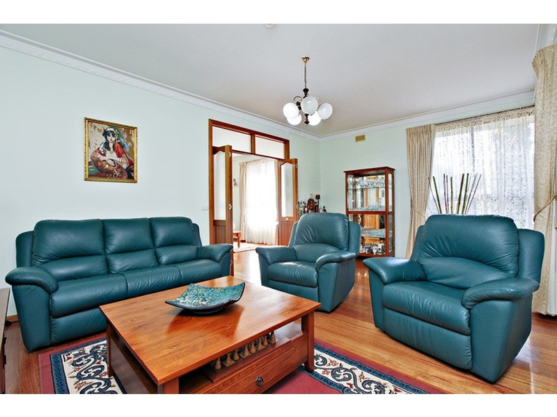 2 Cameron Avenue, Altona Meadows VIC 3028