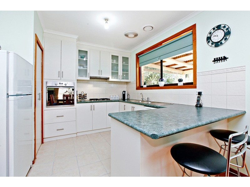 2 Cameron Avenue, Altona Meadows VIC 3028